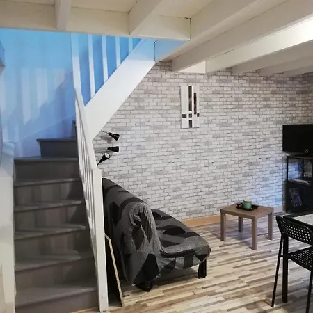 Au Petit Bezion بيت للعطل *